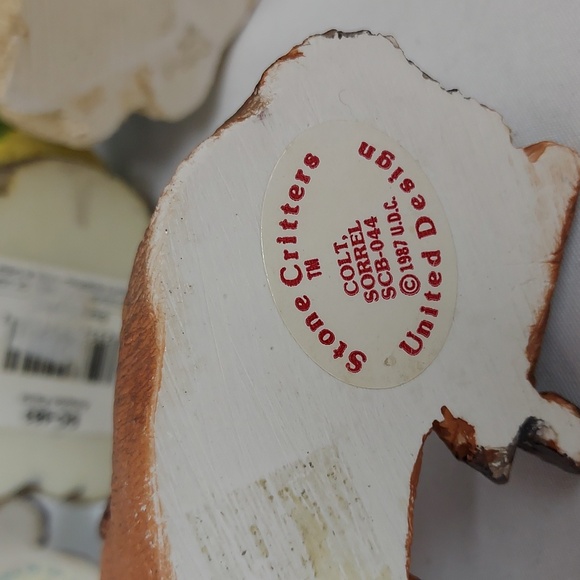 Stone Critters United Design, Horse, Bunnies, Parrot & Camel Figurine - Picture 9 of 11